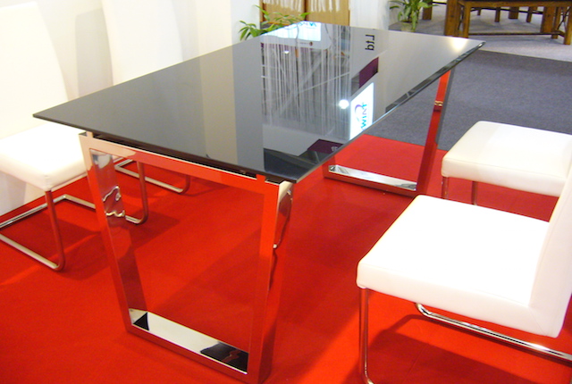 安全玻璃餐桌, 不鏽鋼架玻璃餐桌